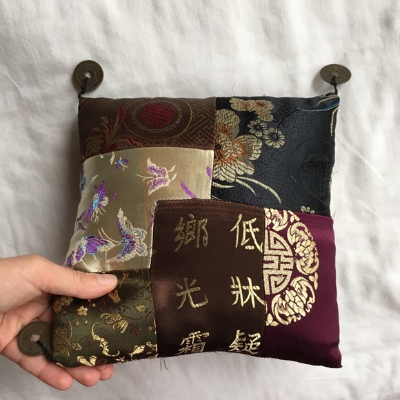 Collectible pillow Shipibo Butterfly Chinese coins - Picture 5 of 8